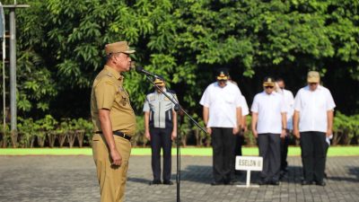 Kota Bekasi - Wali Kota Bekasi, Tri Adhianto memimpin apel pagi dan doakan Korban Kericuhan Unjuk Rasa, Senin (1/9/2025). Foto: Ist/Gobekasi.id.
