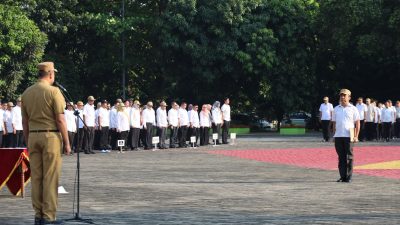 Kota Bekasi - Wali Kota Bekasi, Tri Adhianto memimpin apel pagi dan doakan Korban Kericuhan Unjuk Rasa, Senin (1/9/2025). Foto: Ist/Gobekasi.id.