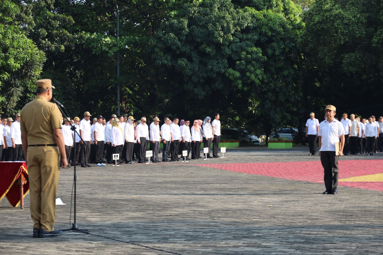 Kota Bekasi - Wali Kota Bekasi, Tri Adhianto memimpin apel pagi dan doakan Korban Kericuhan Unjuk Rasa, Senin (1/9/2025). Foto: Ist/Gobekasi.id.