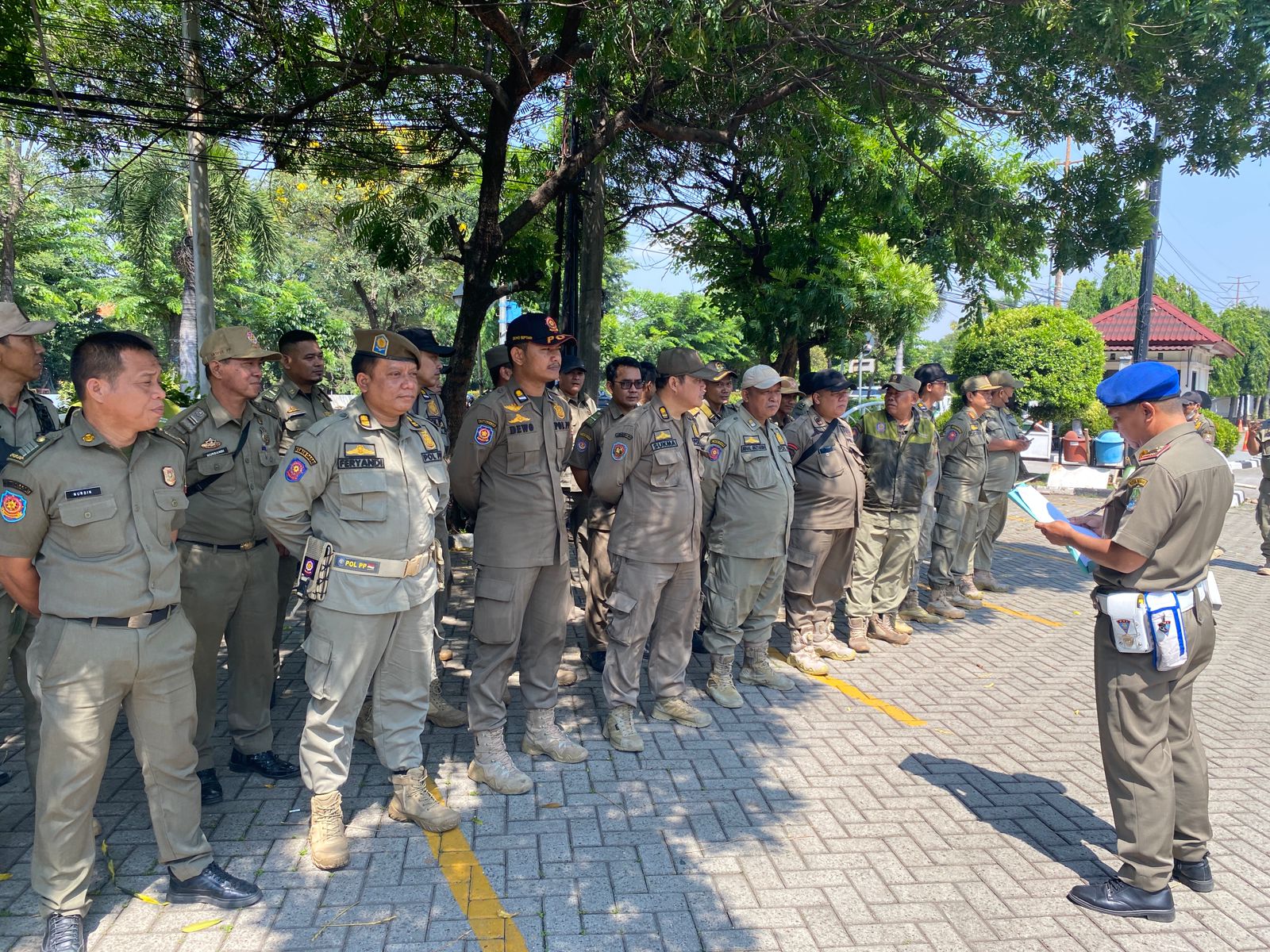 Kota Bekasi - Satpol PP Kota Bekasi akan bersiaga menjaga aksi damai dari mahasiswa di gedung DPRD Kota Bekasi, Senin (1/9/2025). Foto: Ist/Gobekasi.id.