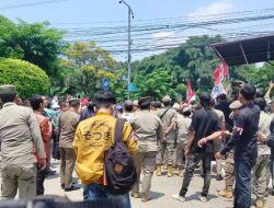 Mahasiswa Gelar Aksi Damai di DPRD Kota Bekasi, Usung 8 Tuntutan