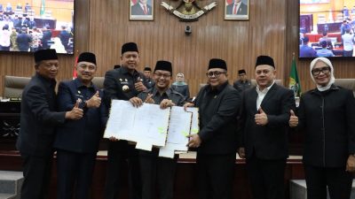 Kota Bekasi - Pemerintah Kota Bekasi bersama DPRD resmi menandatangani Perubahan Kebijakan Umum Anggaran (KUA) dan Perubahan Prioritas Plafon Anggaran Sementara (PPAS) Tahun 2025, Selasa (2/9/2025). Foto: Ist/Gobekasi.id.