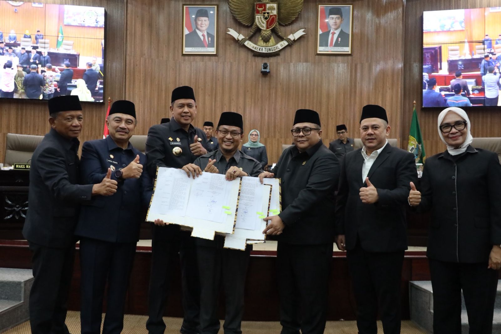 Kota Bekasi - Pemerintah Kota Bekasi bersama DPRD resmi menandatangani Perubahan Kebijakan Umum Anggaran (KUA) dan Perubahan Prioritas Plafon Anggaran Sementara (PPAS) Tahun 2025, Selasa (2/9/2025). Foto: Ist/Gobekasi.id.