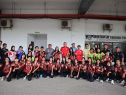 25 Srikandi Sepak Bola Bekasi Resmi Dilepas Wali Kota, Target Lolos Porprov Jabar 2026