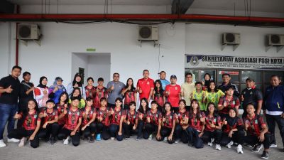 25 Srikandi Sepak Bola Bekasi Resmi Dilepas Wali Kota, Target Lolos Porprov Jabar 2026