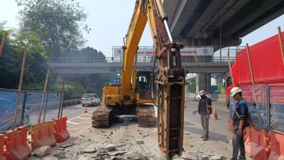 Bekasi - PT Jasamarga Transjawa Tol (JTT) kembali melakukan pekerjaan pemeliharaan di Ruas Jalan Tol Jakarta–Cikampek. Foto: Ist/Gobekasi.id.