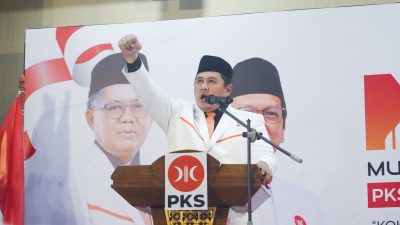 Kota Bekasi -Ketua DPD PKS Kota Bekasi periode 2025–2030, Fendaby Surya, saat memberikan pidato politiknya dalam Musyawarah Daerah (Musda) VI PKS Kota Bekasi yang digelar di Islamic Center Bekasi, Minggu (7/9/2025). Foto: Ist/Gobekasi.id.