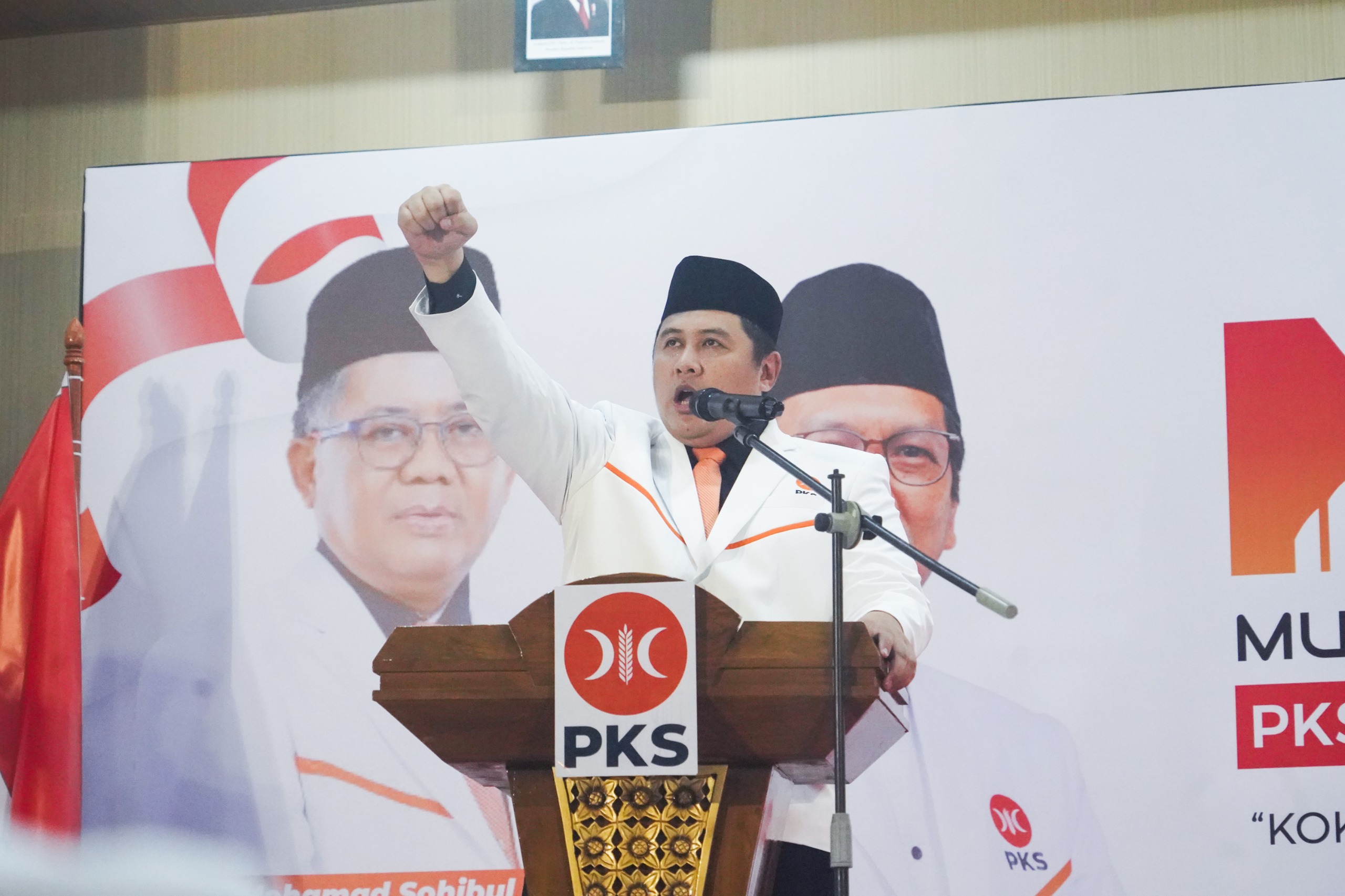 Kota Bekasi -Ketua DPD PKS Kota Bekasi periode 2025–2030, Fendaby Surya, saat memberikan pidato politiknya dalam Musyawarah Daerah (Musda) VI PKS Kota Bekasi yang digelar di Islamic Center Bekasi, Minggu (7/9/2025). Foto: Ist/Gobekasi.id.