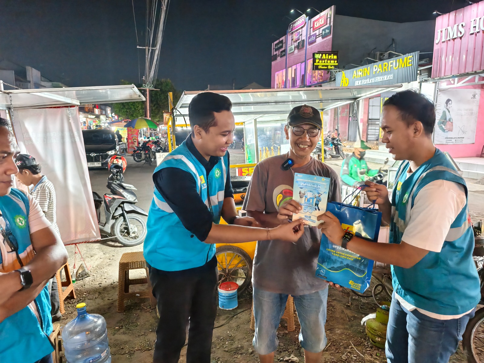 Kabupaten Bekasi - Peringati Hari Pelanggan Nasional (HPN) 2025, PLN Unit Pelaksana Pelayanan Pelanggan Cikarang melalui ULP Tambun menyelenggarakan kegiatan bertajuk PLN Goes to You dan Customer Experience Day. Foto: Ist/Gobekasi.id.