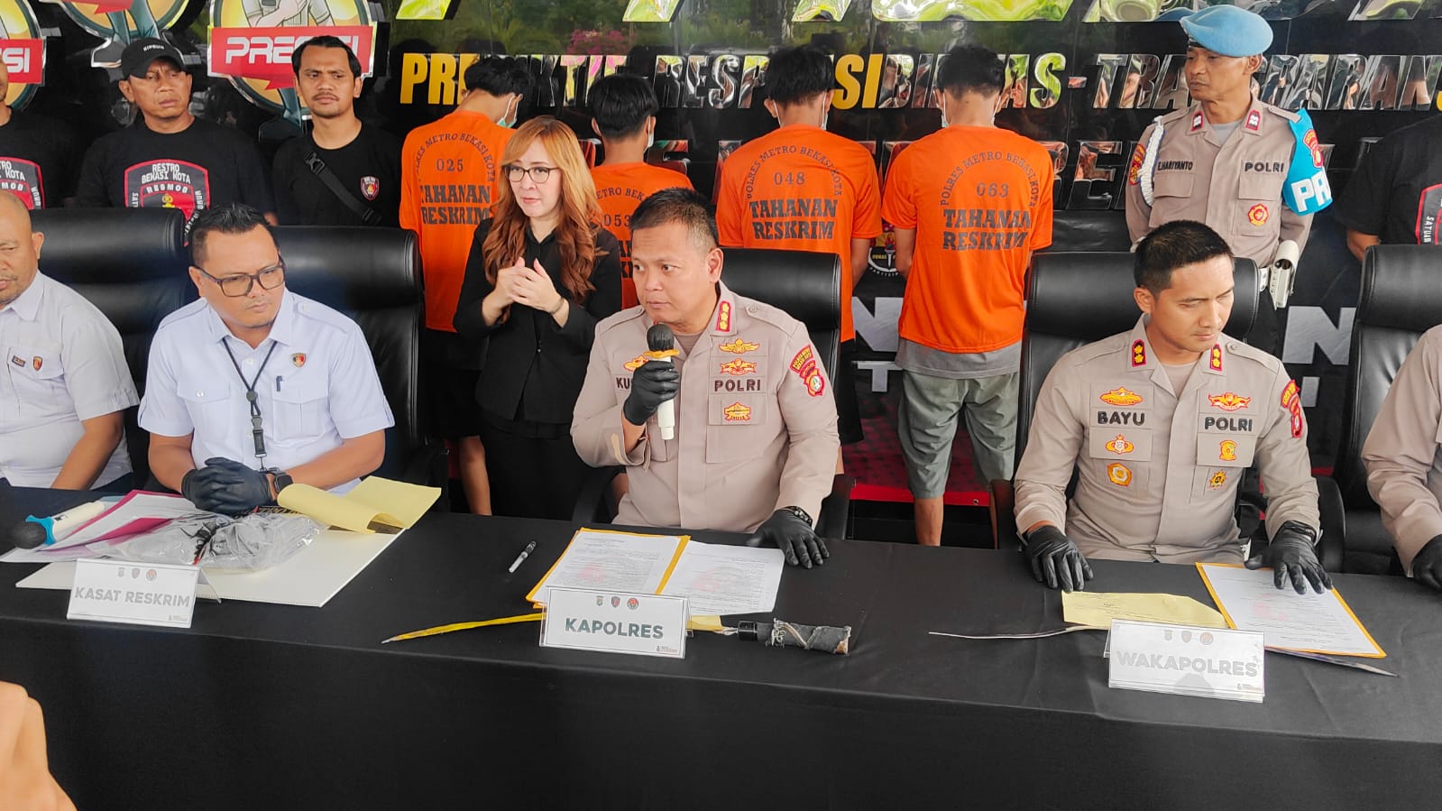 Kota Bekasi - Kapolres Metro Bekasi, Kombes Mustofa, menggelar konferensi pers terkait tawuran antargenk, Jumat (12/9/2025). Foto: Septian/Gobekasi.id.