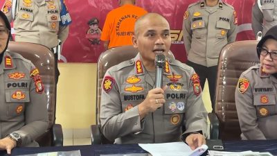 Kabupaten Bekasi - Kapolres Metro Bekasi, Kombes Mustofa memimpin gelar perkara kasus polisi gadungan yang rugikan korban puluhan juta, Senin (15/9/2025). Foto: Septian/Gobekasi.id.