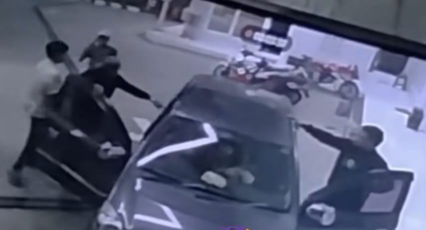 Kabupaten Bekasi - Rekaman CCTV perampasan mobil yang dialami wanita di Tambun Utara, Kabupaten Bekasi. Foto: Ist/Gobekasi.id.