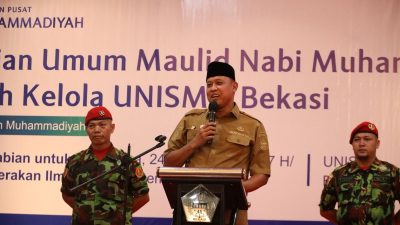 Kota Bekasi - Wali Kota Bekasi Tri Adhianto berpidato diatas mimbar kampus Unisma Bekasi, Selasa (16/9/2025). Foto: Ist/Gobekasi.id.