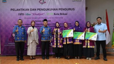 Kota Bekasi - Wakil Wali Kota Bekasi, Abdul Harris Bobihoe, menghadiri pelantikan dan pengukuhan pengurus Dewan Pimpinan Daerah (DPD) Alisa Khadijah Ikatan Cendekiawan Muslim se-Indonesia (ICMI) Kota Bekasi periode 2025–2030. Foto: Ist/Gobekasi.id.