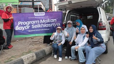 Kota Bekasi - TP PKK Kota Bekasi menggandeng komunitas dan Yayasan BERSINAR dalam program "Makan Bayar Seikhlasnya", Jumat (19/9/2025). Foto: Ist/Gobekasi.id.