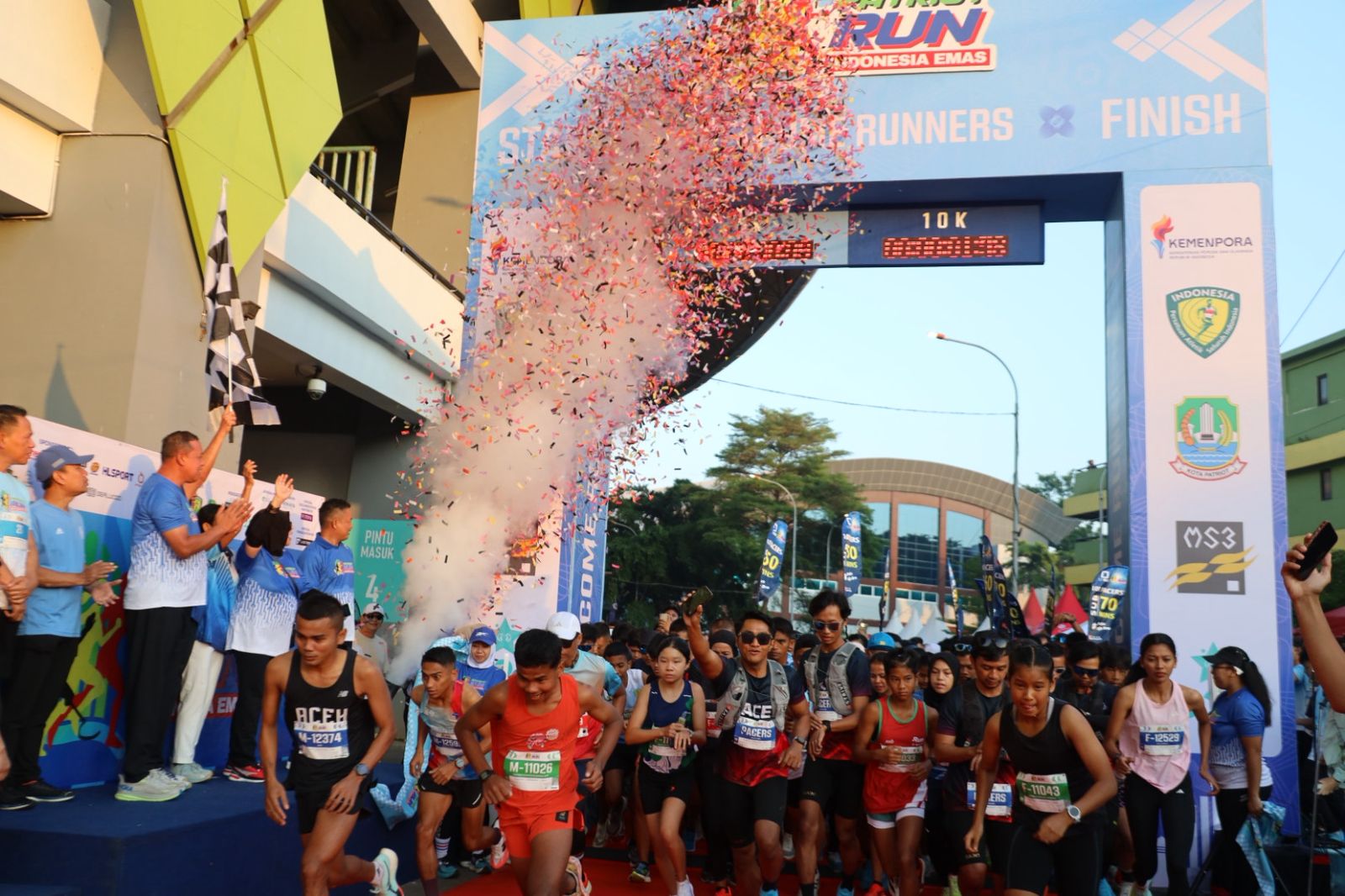 Kota Bekasi - Wali Kota Bekasi, Tri Adhianto membuka Patriot Fun Run di CFD Jalan Ahmad Yani, Minggu (21/9/2025). Foto: Ist/Gobekasi.id.