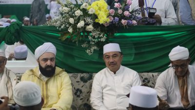 Kota Bekasi - Wakil Wali Kota Bekasi, Abdul Harris Bobihoe, menghadiri peringatan Maulid Nabi Muhammad SAW di Majelis Habib Ahmad bin Soleh Al Atthos, Jalan RA Kartini, Bekasi Timur, Senin malam (22/9/2025). Foto: Ist/Gobekasi.id.