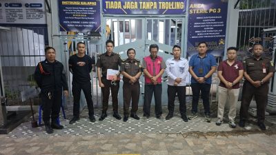 Kota Bekasi - Kejari Kota Bekasi menahan pengelola agunan Pegadaian. Foto: Ist/Gobekasi.id.
