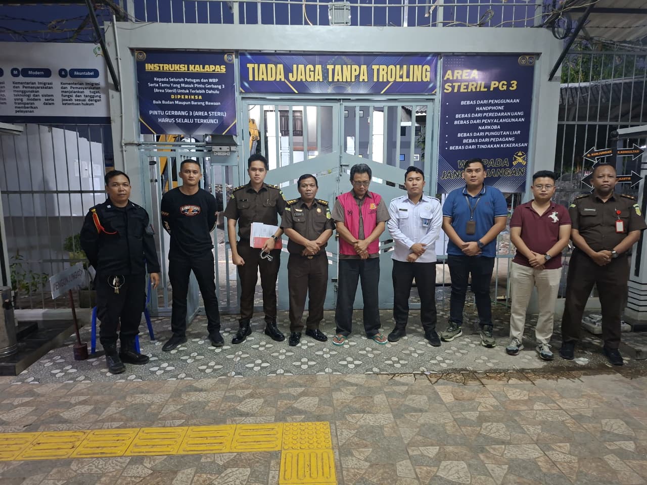 Kota Bekasi - Kejari Kota Bekasi menahan pengelola agunan Pegadaian. Foto: Ist/Gobekasi.id.