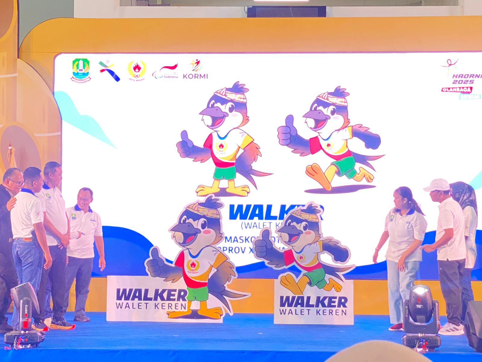Kota Bekasi - Walet Keren (Walker) remsi menjadi Maskot Kota Bekasi sebagai tuan rumah Porprov Jabar 2026, Sabtu (27/9/2025). Foto: Gobekasi.id.