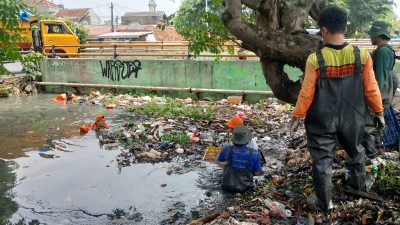 DLH Bekasi Bergerak Cepat, Sampah di Kali Underpass Duren Jaya Dibersihkan dalam 24 Jam