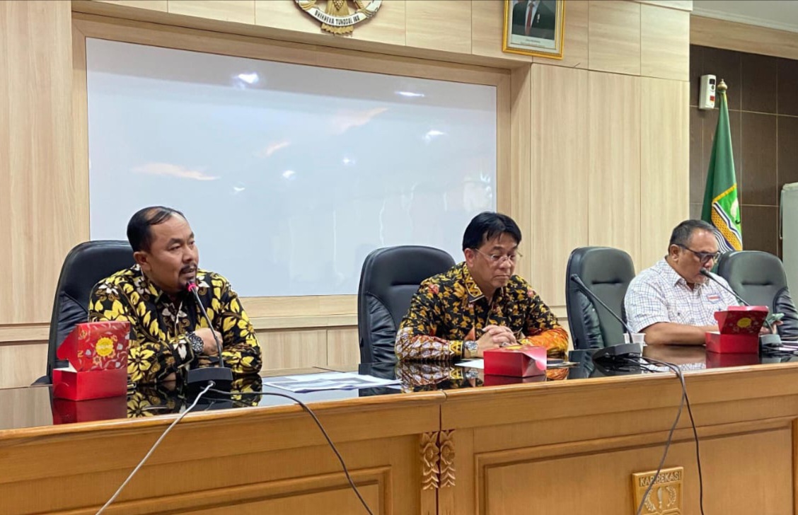 Kabupaten Bekasi - Pemkab Bekasi bersama Samsat Kabupaten Bekasi menggelar konsolidasi teknis terkait penelusuran Kendaraan Tidak Melakukan Daftar Ulang (KTMDU) melalui program cost sharing. Foto: Ist/Gobekasi.id.