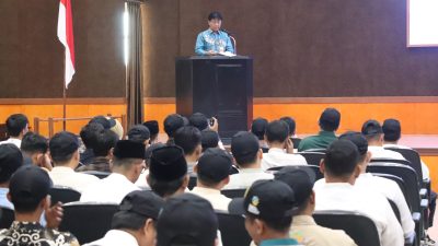 Kabupaten Bekasi - Asisten Pemerintahan dan Kesejahteraan Rakyat (Asda I) pada Sekretariat Daerah Kabupaten Bekasi Hudaya mewakili Bupati Bekasi menghadiri kegiatan Gerakan Ayah Teladan Kelas GAT-link Bagi ASN Laki-laki Pemda Kab.Bekasi. Bertempat di Ruang KH Noer Alie Kompleks Pemkab Bekasi Cikarang Pusat, Jum'at (12/9/2025). Foto: Ist/Gobekasi.id.