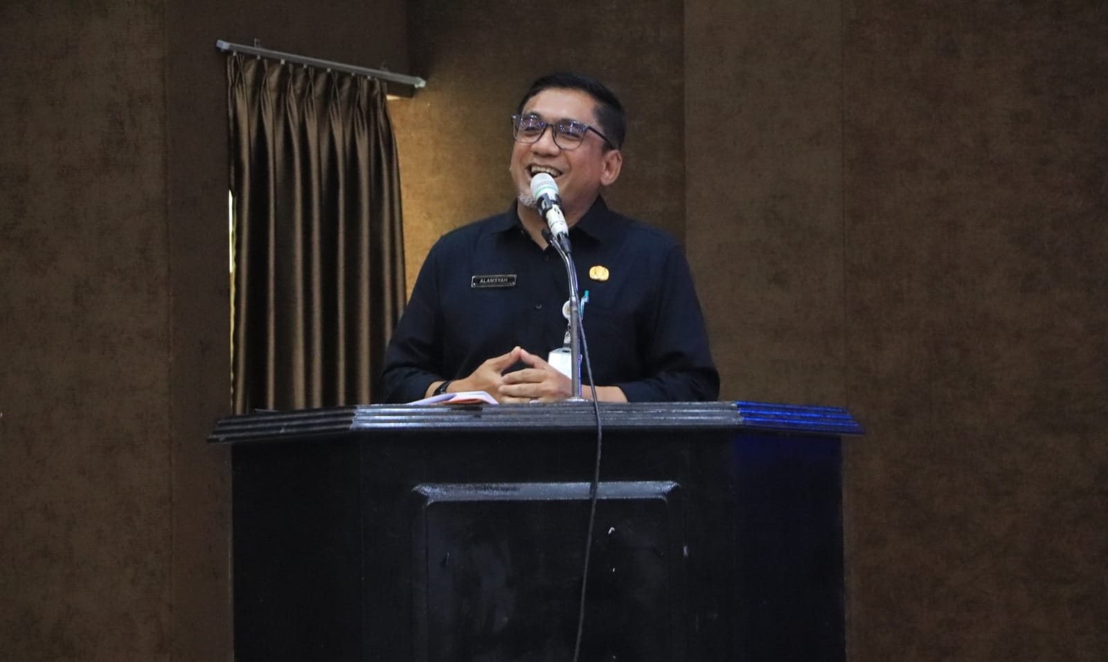 Kabupaten Bekasi - Dinas Sosial tengah mengoptimalkan verifikasi dan validasi Data Tunggal Sosial Ekonomi Nasional (DTSEN) yang mencatat data sosial dan ekonomi penduduk Indonesia sebagai pengganti dari Data Terpadu Kesehatan Sosial (DTKS) yang selama ini menjadi acuan dalam penyaluran bantuan sosial. Foto: Ist/Gobekasi.id.