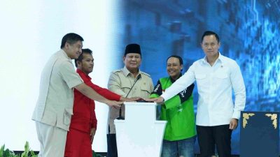 Kabupaten Bekasi - Peresmian Akad Massal 26 Ribu KPR Sejahtera FLPP sekaligus Serah Terima Kunci, yang dihadiri langsung oleh Presiden Republik Indonesia, Prabowo Subianto, di Perumahan Pesona Kahuripan 10, Cileungsi, Kabupaten Bogor, Jawa Barat, Senin (29/9/2025). Foto: Ist/Gobekasi.id.