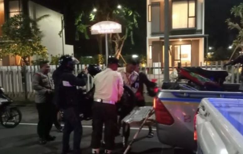 Kabupaten Bekasi - Enam unit sepeda motor brong berhasil diamankan dalam operasi yang digelar di kawasan Grand Wisata, Tambun Selatan, Kabupaten Bekasi. Foto: Ist