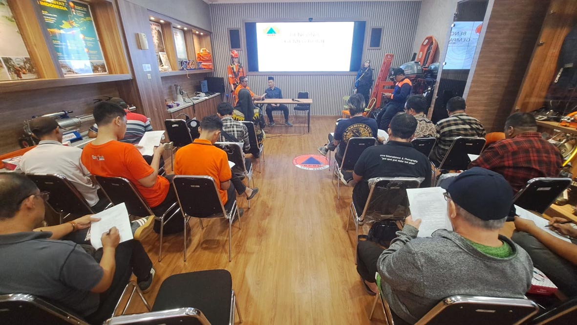 Kota Bekasi - Forum Komunikasi Rumah Susun Wilayah Jawa Barat bersama BPBD Kota Bekasi menggelar pelatihan mitigasi bencana di Apartemen Grand Center Point, Bekasi Selatan, Jumat (12/9/2025) lalu. Foto: Ist
