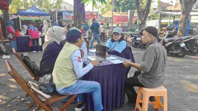 Kabupaten Bekasi - Ratusan pelaku UMKM di Kabupaten Bekasi mendapatkan fasilitas pembuatan sertifikat halal dan Nomor Induk Berusaha (NIB) secara gratis. Foto: Ist