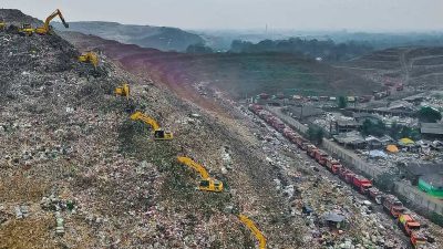 Kota Bekasi - Ketinggian maksimal TPST Bantargebang.