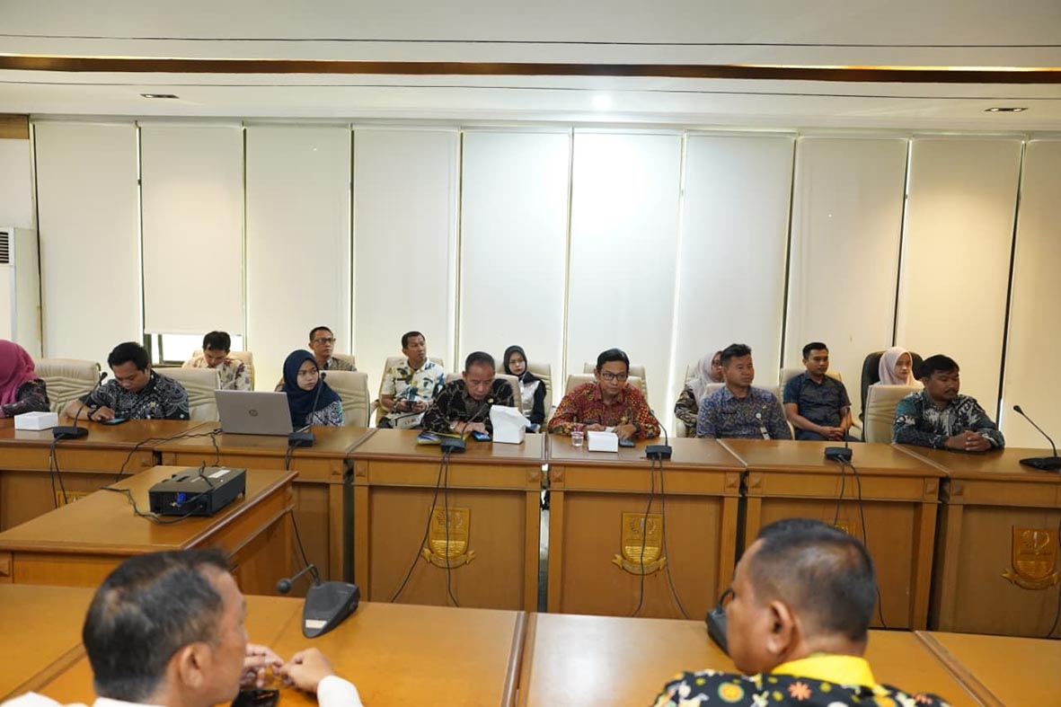 Kabupaten Bekasi -Sejumlah perwakilan perangkat daerah saat mengikuti pelaksanaan Rapat Evaluasi Pengarusutamaan Gender (PUG) Tahun 2025, yang digelar di Ruang Rapat Sekretaris Daerah, Gedung Bupati Bekasi, Cikarang Pusat, pada Kamis (30/10/2025). Foto: Ist/Gobekasi.id.