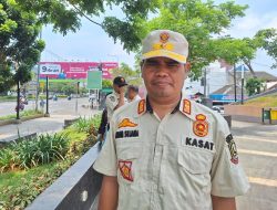 Satpol PP Bekasi Tertibkan Reklame Nakal, Banyak Tak Bayar Pajak ke Pemkot