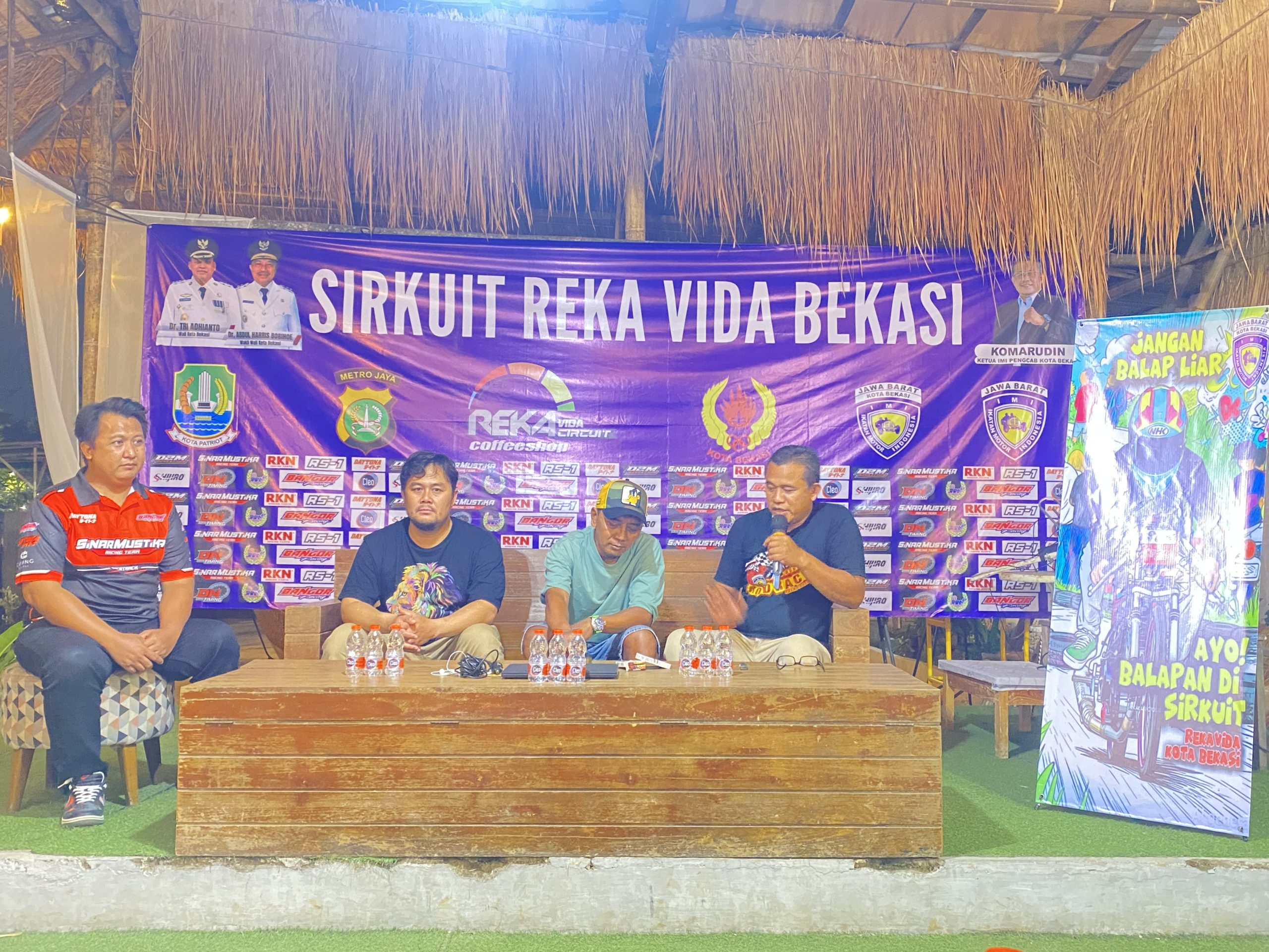 Kota Bekasi - Konferensi pers jelang drag race bertajuk “Bracket Time” di Vida Bekasi. Foto: Gobekasi.id.