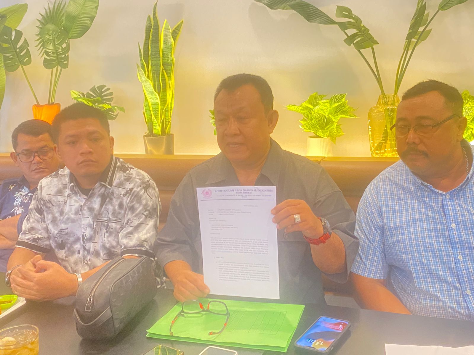 Kota Bekasi - Bidang Hukum KONI Kota Bekasi melakukan konferensi pers berkaitan dengan tudingan korupsi. Foto: Gobekasi.id.