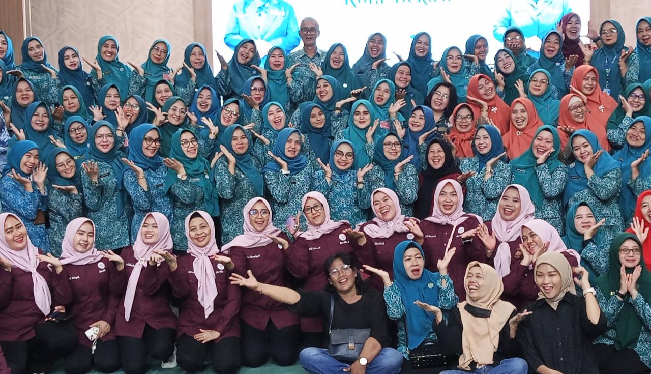 Kota Bekasi - Pertemuan Rutin (Pertin) TP PKK se-Kota Bekasi tahun 2025 digelar berbeda kali ini, karena dirangkai dengan Final Lomba Kader PKK Tingkat Kota Bekasi. Foto: Ist/Gobekasi.id.