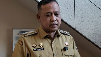 Kota Bekasi - Wali Kota Bekasi, Tri Adhianto saat diwawancara di kantornya, Senin (6/10/2025). Foto: Septian/Gobekasi.id.