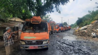 Jalan Rusak dan Bau Lindi, Warga Desak Wali Kota Turun ke TPA Sumur Batu