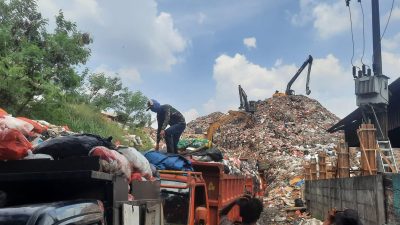 Kota Bekasi - Kondisi TPA Sumur Batu ditengah ancaman longsor sampah, Selasa (7/10/2025). Foto: Septian/Gobekasi.id.