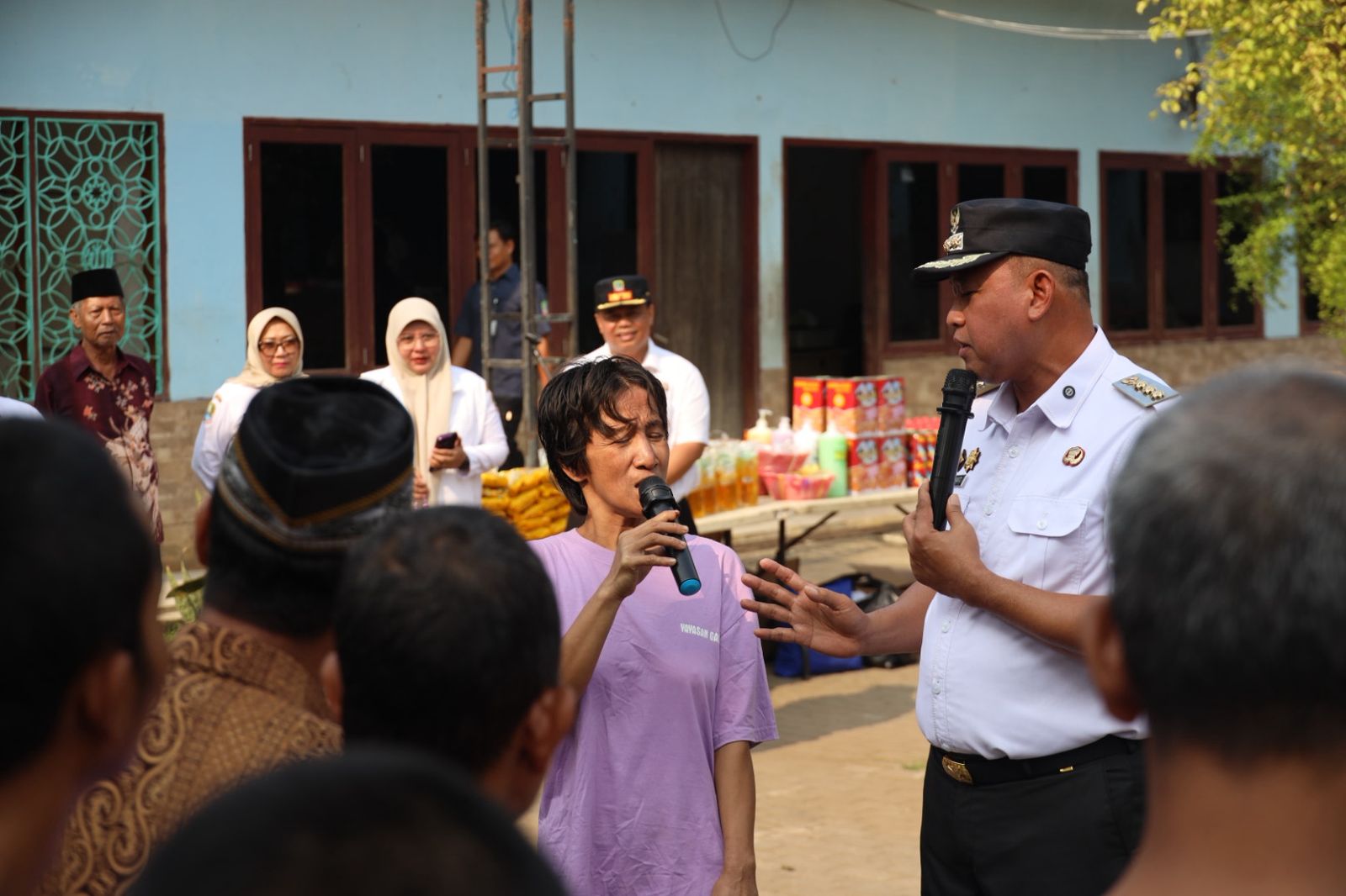 Kota Bekasi - Wali Kota Bekasi Tri Adhianto datang menyapa para warga binaan yang merupakan Orang Dengan Gangguan Jiwa (ODGJ) Yayasan Galuh, Rabu (8/10/2025). Foto: Ist/Gobekasi.id.