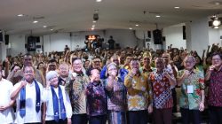 Kota Bekasi - Wakil Wali Kota Bekasi, Abdul Harris Bobihoe, resmi melaunching Sekolah Lansia Berkelanjutan Damai Sejahtera yang digelar di Mega Bekasi Hyper Mall, Bekasi Selatan. Foto: Ist/Gobekasi.id.