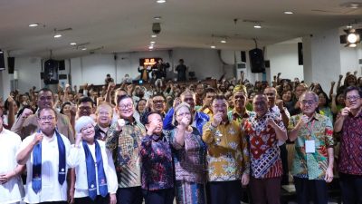 Kota Bekasi - Wakil Wali Kota Bekasi, Abdul Harris Bobihoe, resmi melaunching Sekolah Lansia Berkelanjutan Damai Sejahtera yang digelar di Mega Bekasi Hyper Mall, Bekasi Selatan. Foto: Ist/Gobekasi.id.