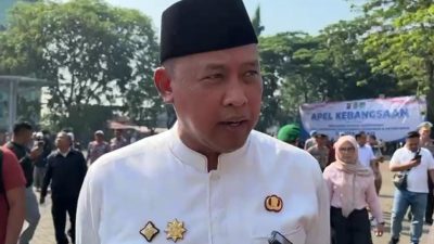 Kota Bekasi - Wali Kota Bekasi, Tri Adhianto usai melaksanakan apel Kebangsaan di Alun alun, Bekasi, Jumat (10/10/2025). Foto: Septian/Gobekasi.id.