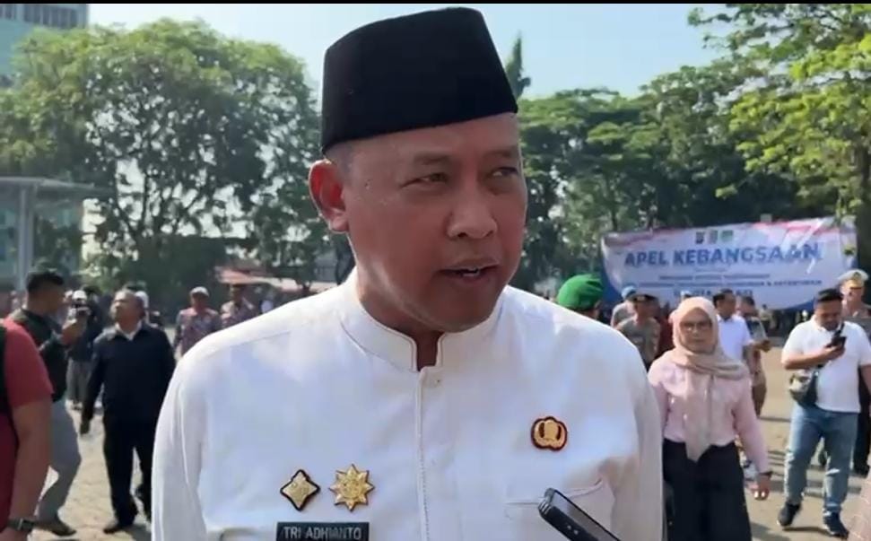 Kota Bekasi - Wali Kota Bekasi, Tri Adhianto usai melaksanakan apel Kebangsaan di Alun alun, Bekasi, Jumat (10/10/2025). Foto: Septian/Gobekasi.id.