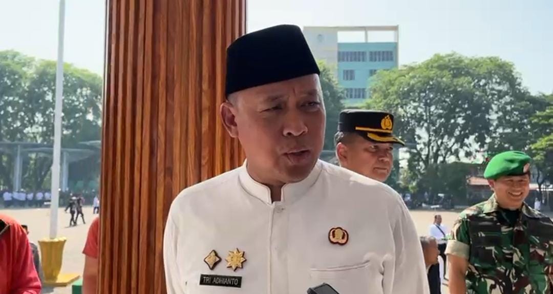 Kota Bekasi - Wali Kota Bekasi, Tri Adhianto usai melaksanakan apel Kebangsaan di Alun alun, Bekasi, Jumat (10/10/2025). Foto: Septian/Gobekasi.id.
