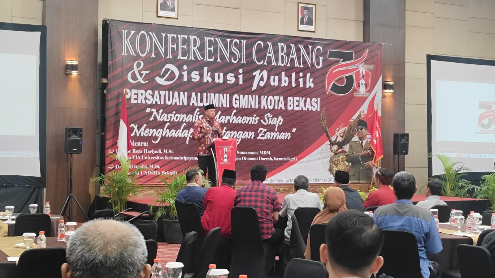 Kota Bekasi - Wali Kota Bekasi saat memberikan sambutan Konferensi Cabang Alumni GMNI di Hotel Merapi-Merbabu, Kota Bekasi, Sabtu (11/10/2025). Septian/Gobekasi.id
