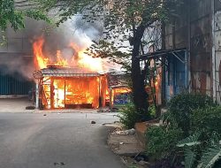 Lapak Rongsok di Bekasi Ludes Terbakar, Diduga Akibat Pembakaran Sampah