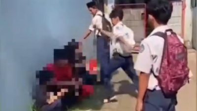 Kabupaten Bekasi - Perundungan brutal antar pelajar SMP di wilayah Tambun, Kabupaten Bekasi. Foto: ist